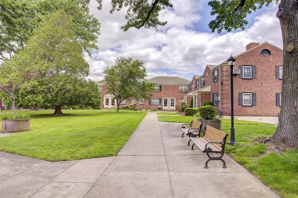 Oakland Gardens, NY 11364,211-19A 73 AVE #Lower