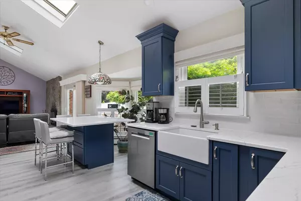 East Setauket, NY 11733,1 Ledgewood CIR