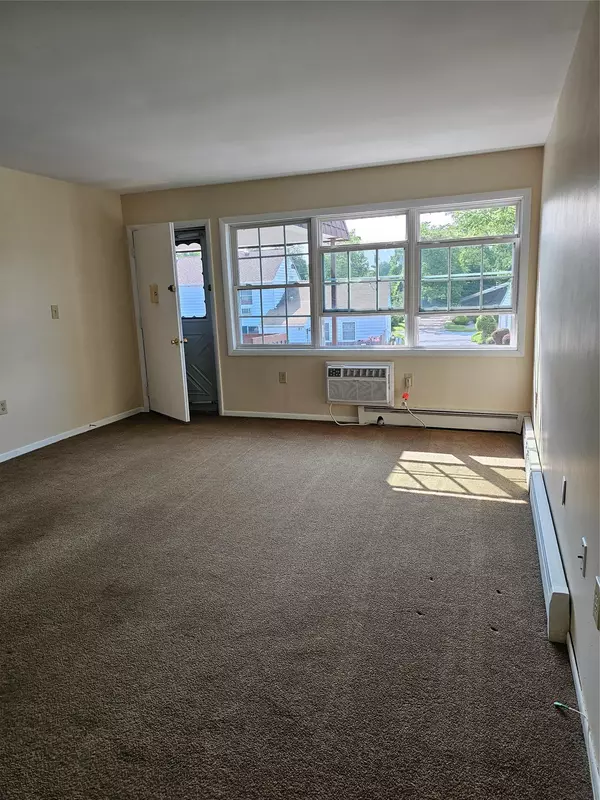 Poughkeepsie, NY 12603,274 Hooker AVE #H3