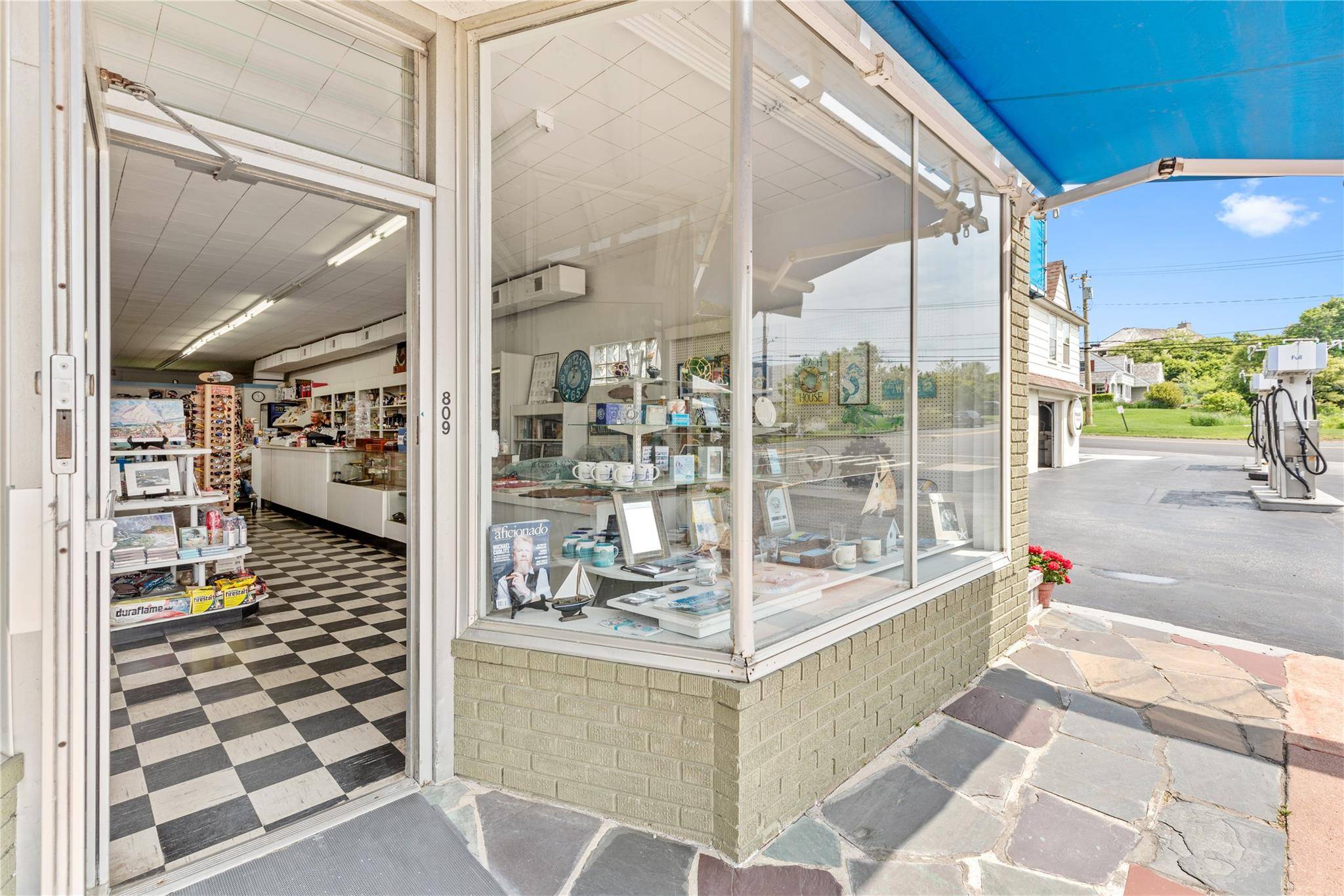 Montauk, NY 11954,809 & 813 Montauk HWY