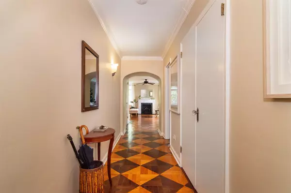 Bronxville, NY 10708,1360 Midland AVE #1B