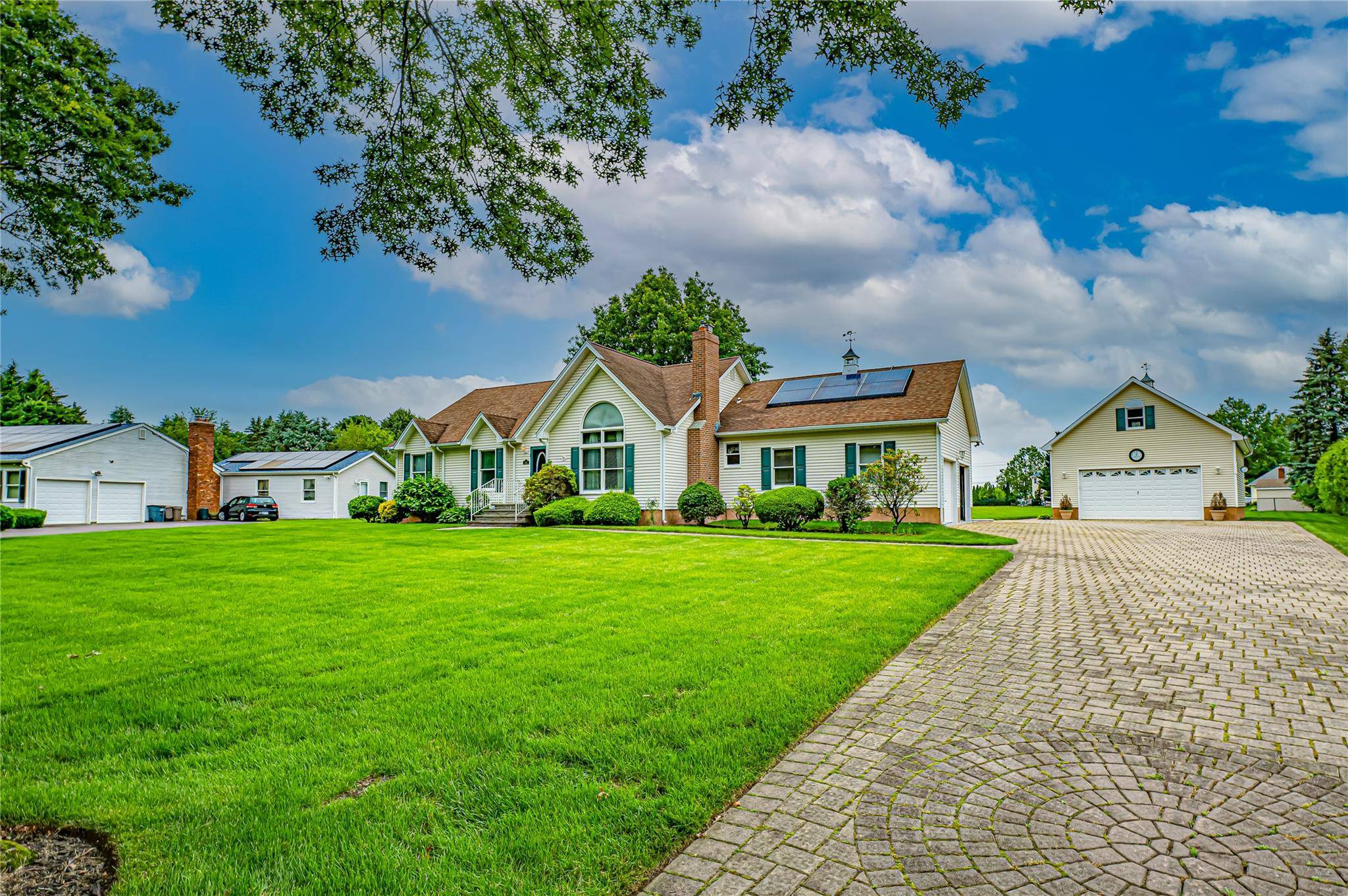 Calverton, NY 11933,141 Jakes LN