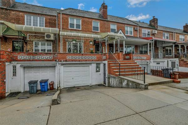 Middle Village, NY 11379,60-28 77 PL