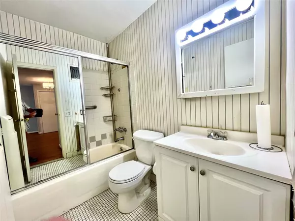 Cedarhurst, NY 11516,530 Hudson AVE #A4