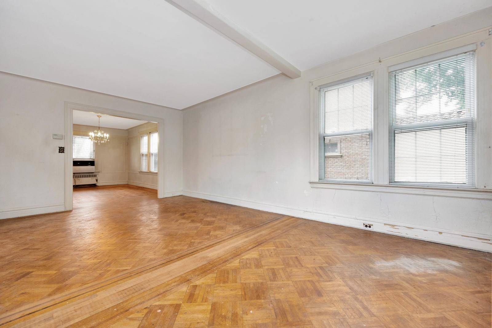 Glendale, NY 11385,88-11 79th AVE