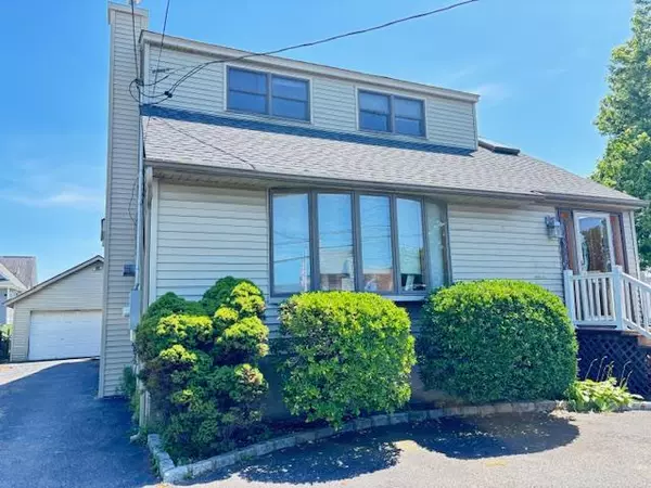 Amityville, NY 11701,48 New Point PL