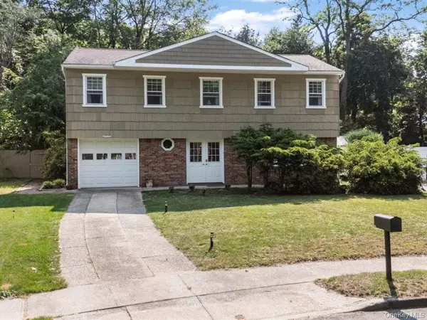 19 Salisbury DR, East Northport, NY 11731