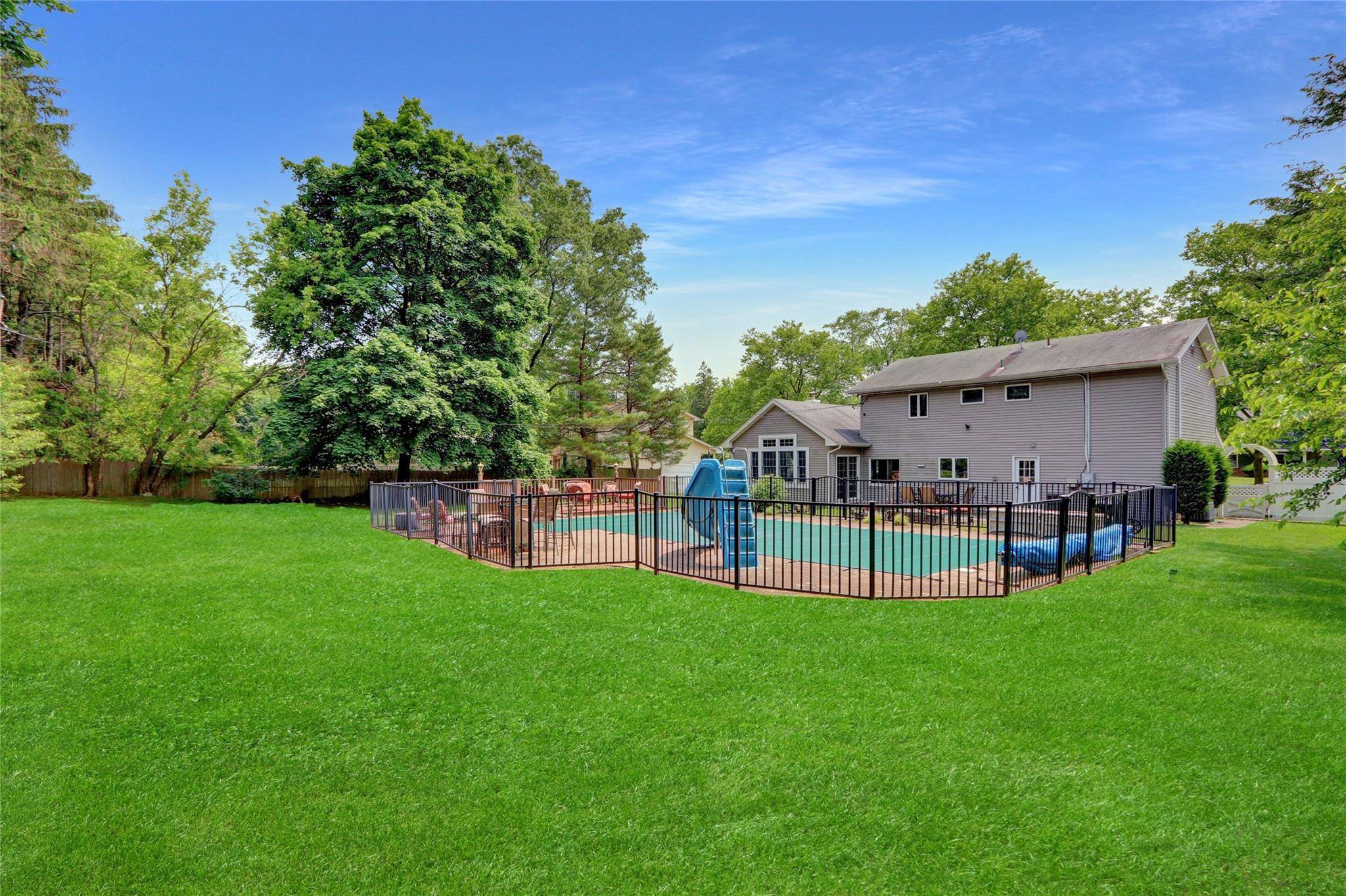 East Northport, NY 11731,47 Lorijean LN