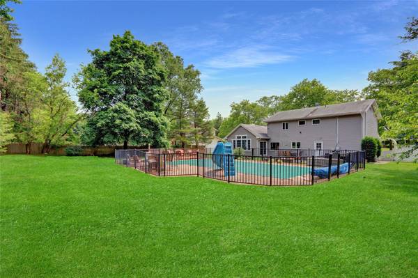 East Northport, NY 11731,47 Lorijean LN