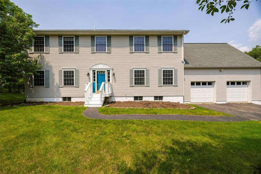 37 Pine LN, Tivoli, NY 12583