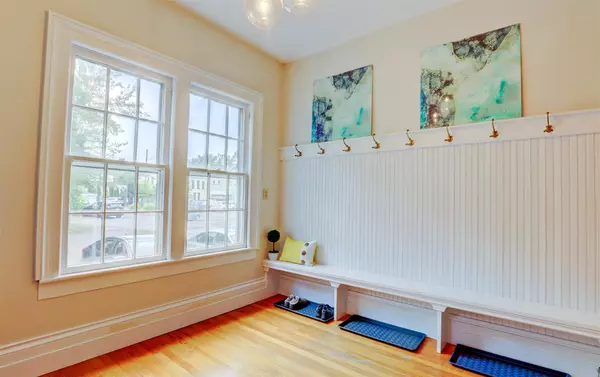 Kingston, NY 12401,8 John ST