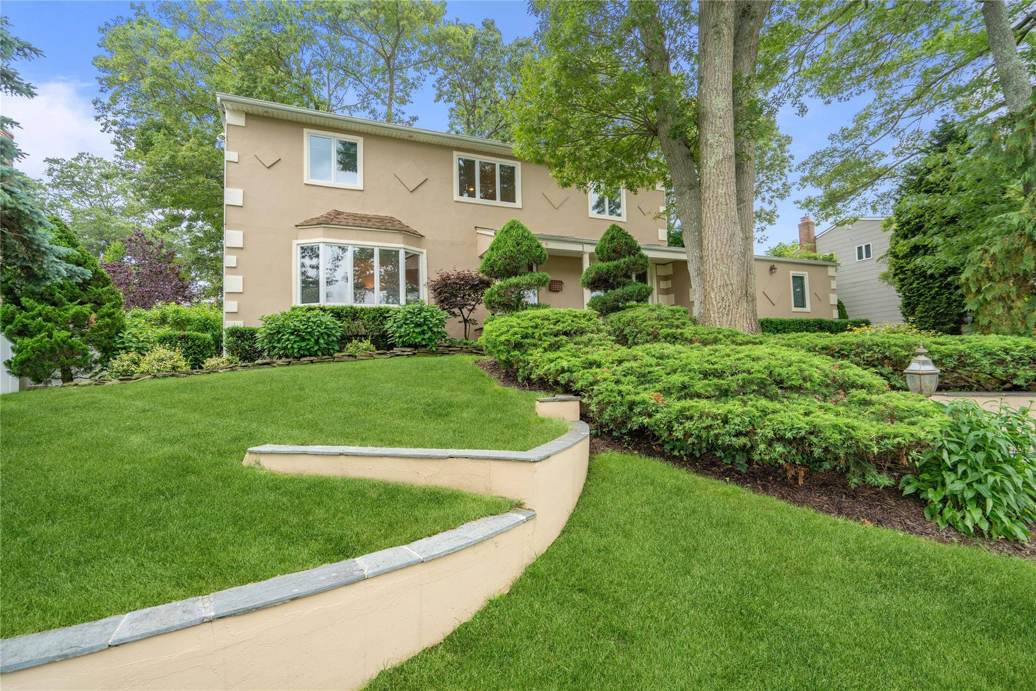 Old Bethpage, NY 11804,30 Frankie LN