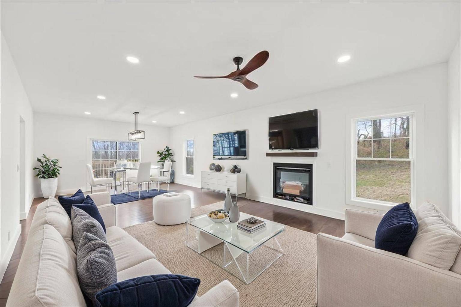 Marlboro, NY 12542,8 Bills LN