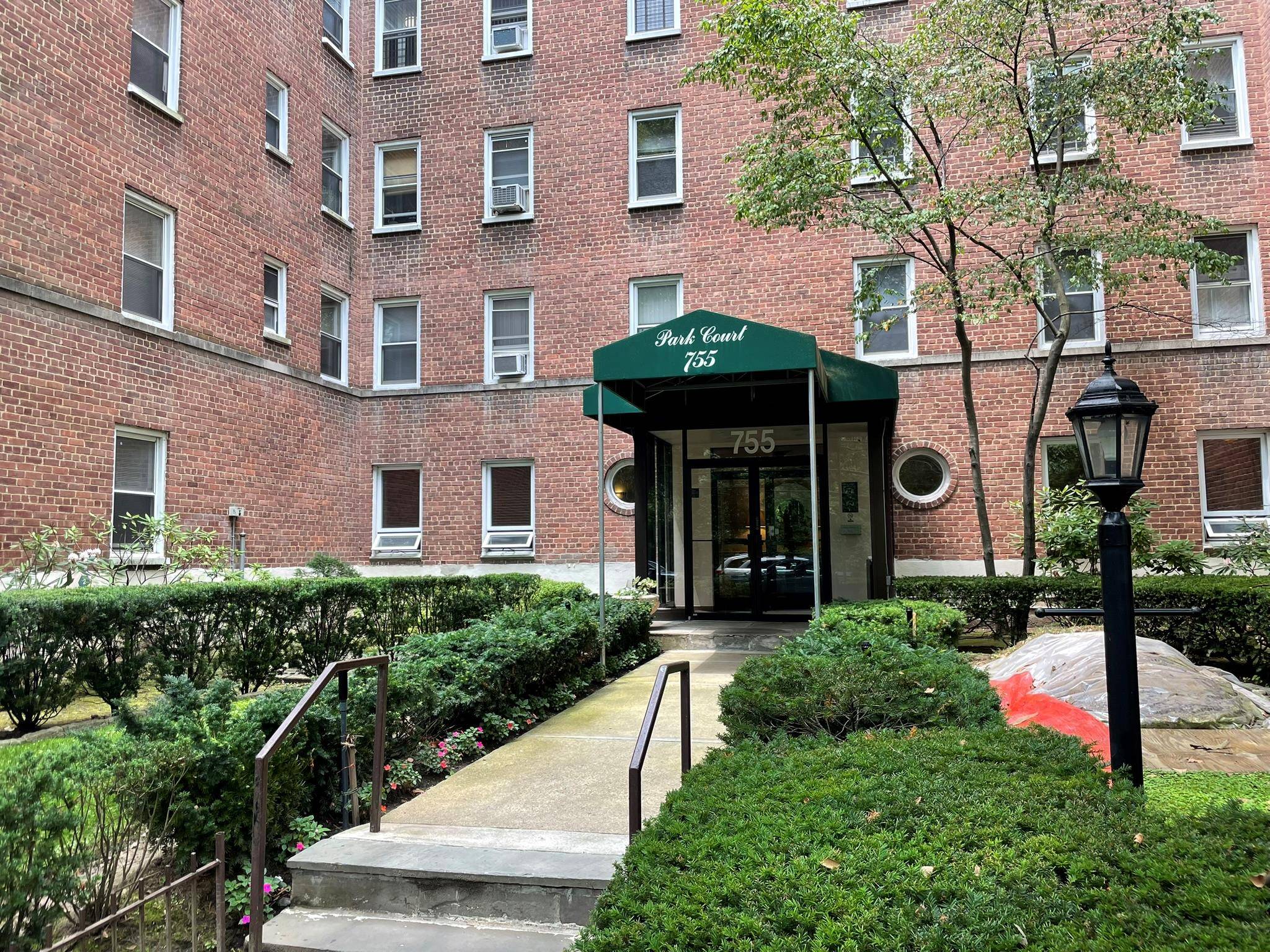755 Bronx River RD #6C, Bronxville, NY 10708
