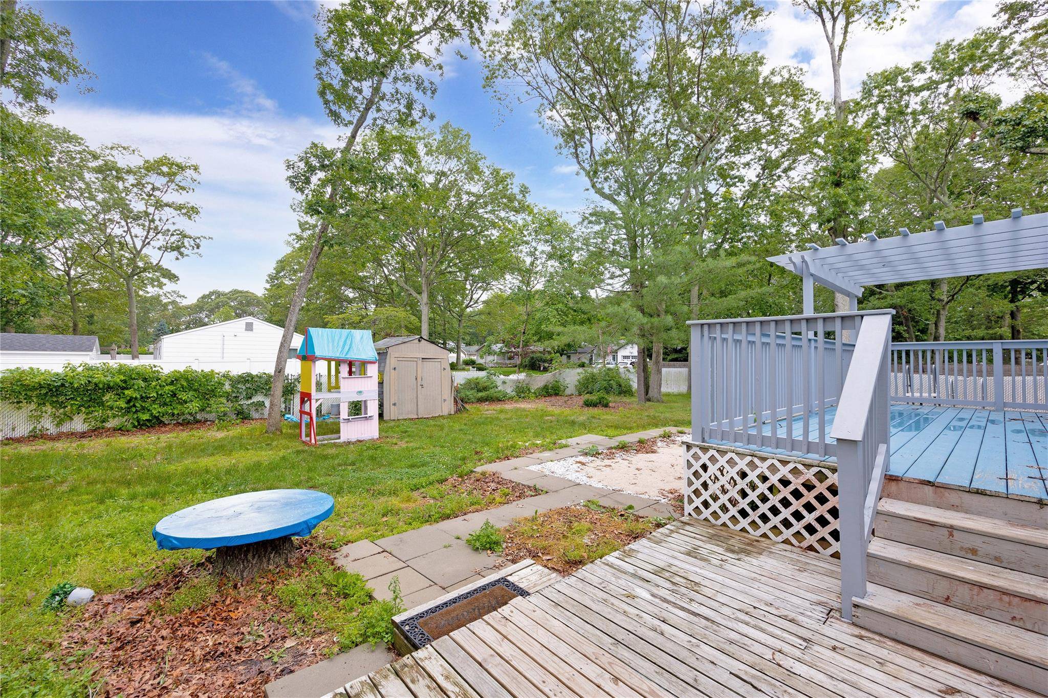 Holtsville, NY 11742,82 Washington AVE