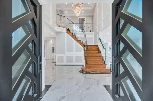 Hicksville, NY 11801,16 Violet AVE