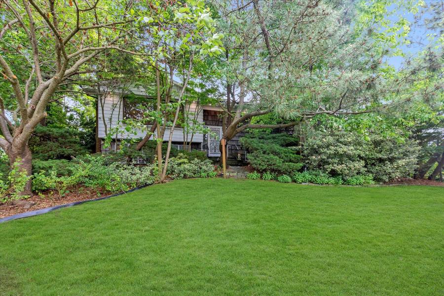 36 Eastland DR, Glen Cove, NY 11542