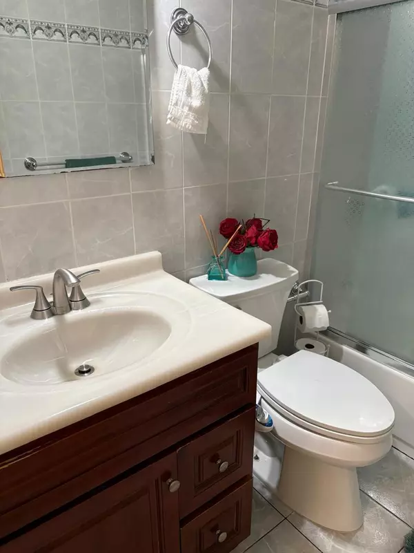 Yonkers, NY 10704,2 Borghild AVE