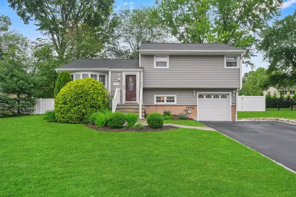 117 S Nauraushaun RD, Pearl River, NY 10965