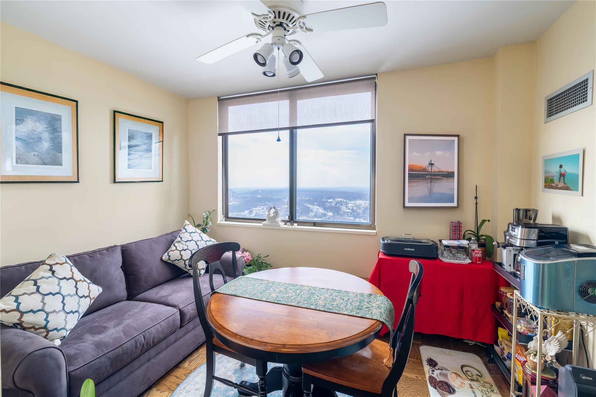Floral Park, NY 11005,269-10 Grand Central Parkway #31B
