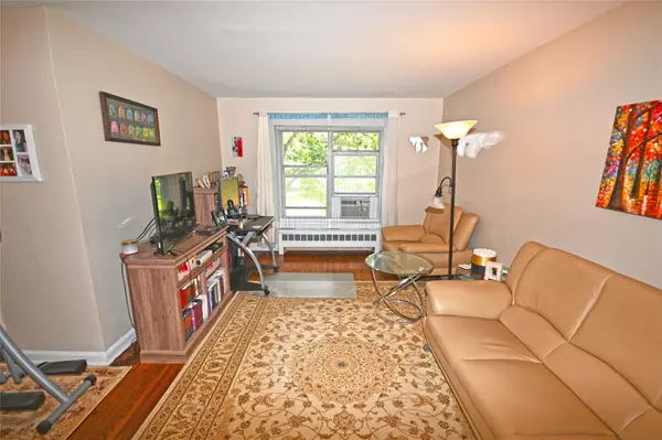 Great Neck, NY 11021,221 Middle Neck RD #I-3