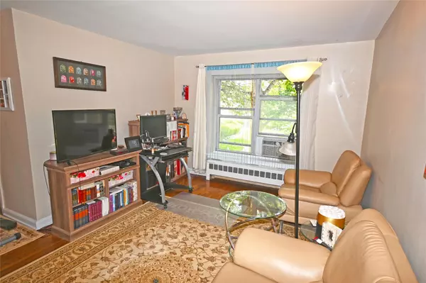 Great Neck, NY 11021,221 Middle Neck RD #I-3