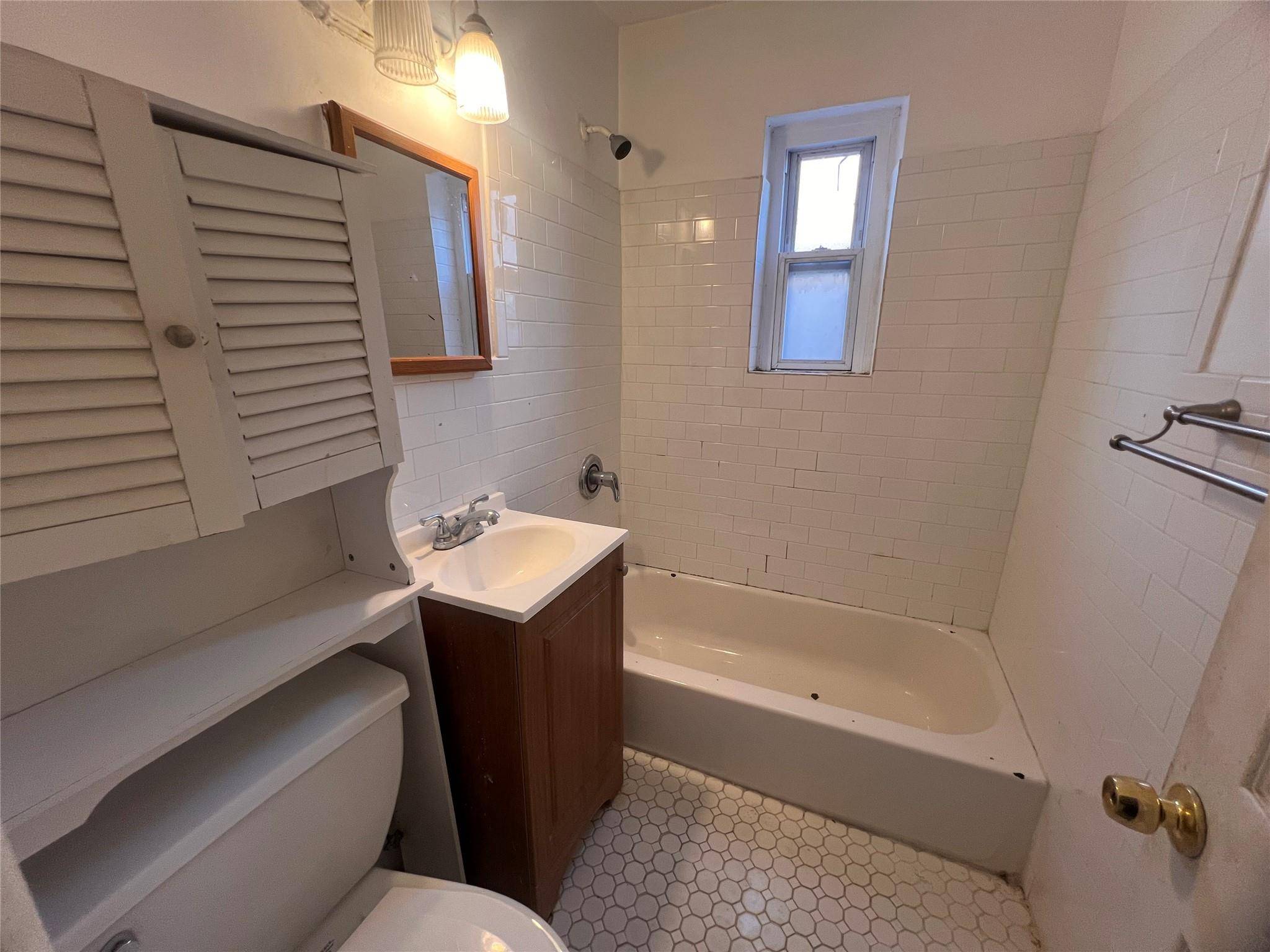 Bronx, NY 10465,2832 Harding AVE