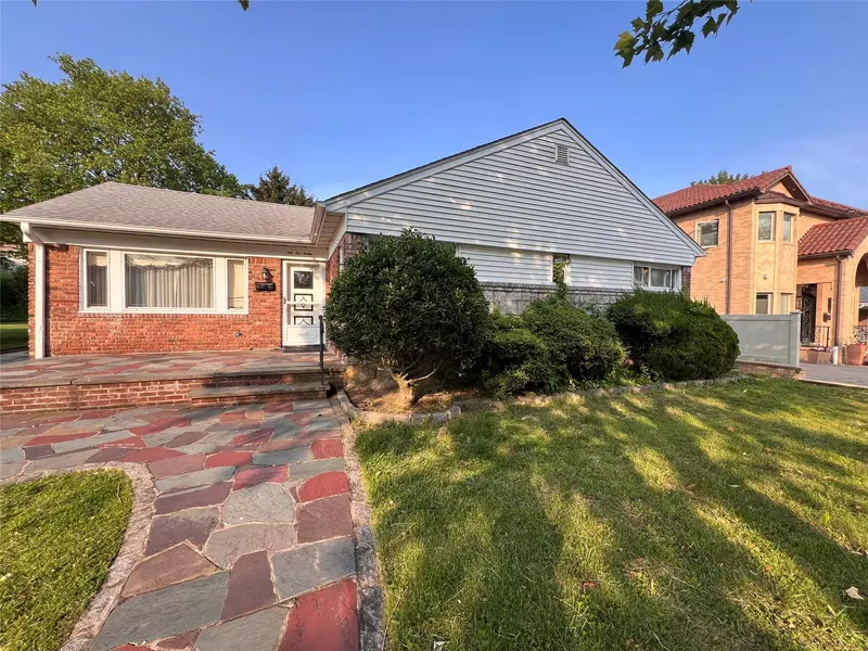 64-19 Marathon Pkwy, Little Neck, NY 11362