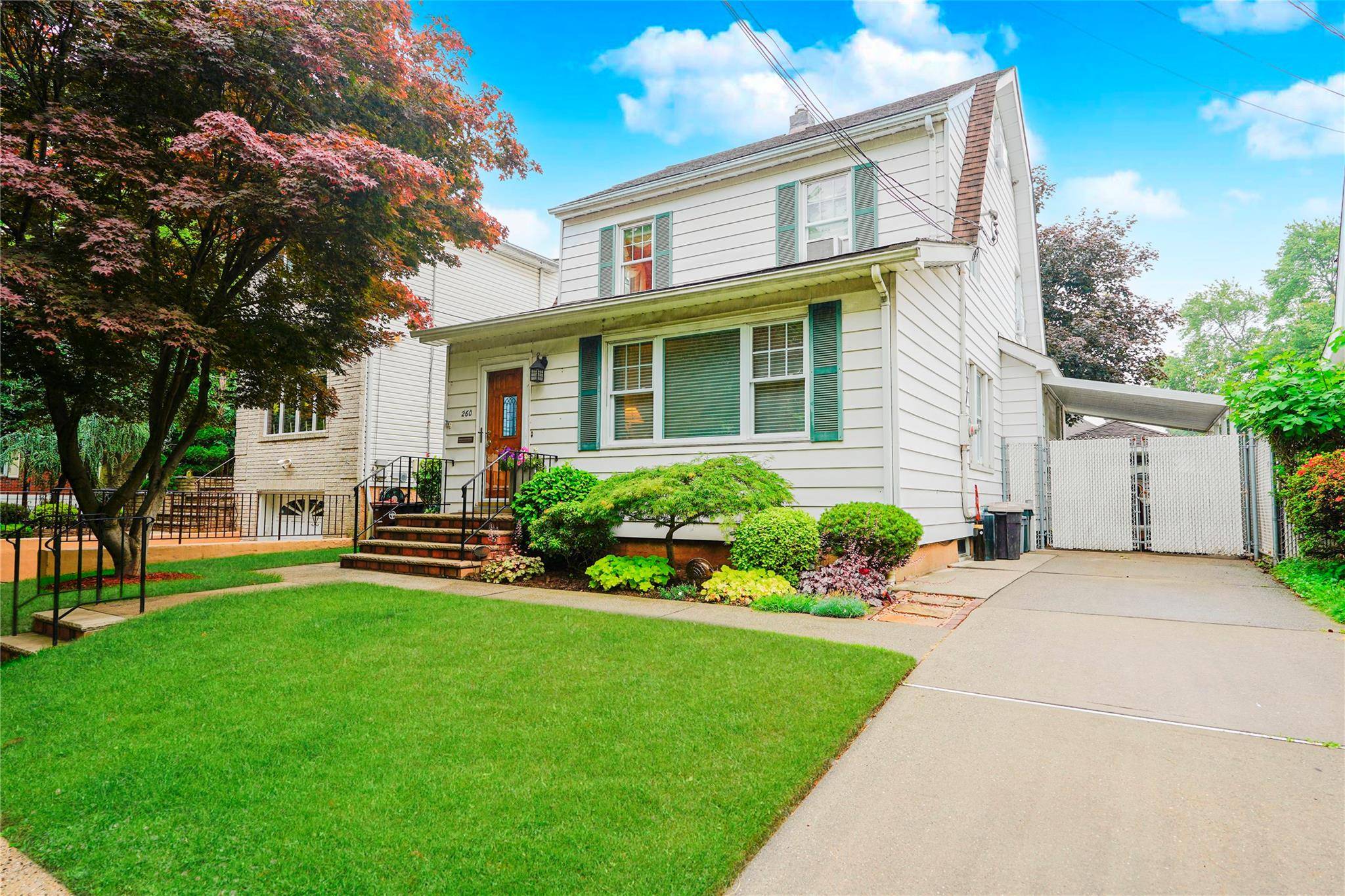 260 Clawson ST, Staten Island, NY 10306