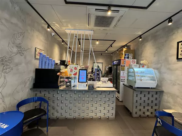 Jackson Heights, NY 11372,83-12 37th AVE