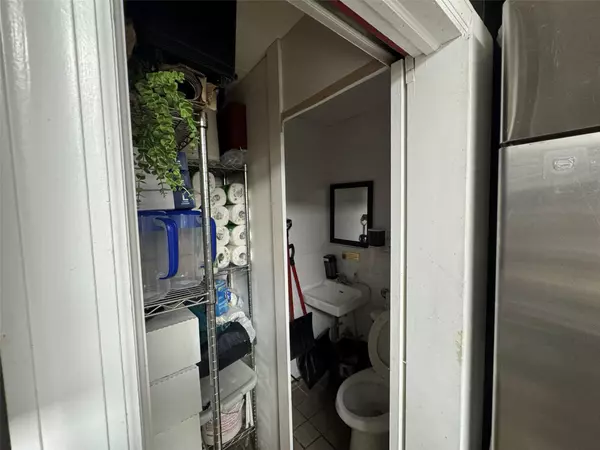 Jackson Heights, NY 11372,83-12 37th AVE