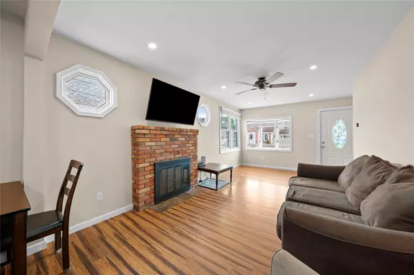 Island Park, NY 11558,93 Island Pkwy