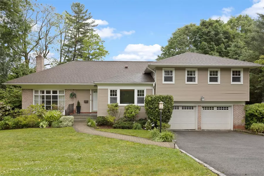8 Sylvan LN, Scarsdale, NY 10583