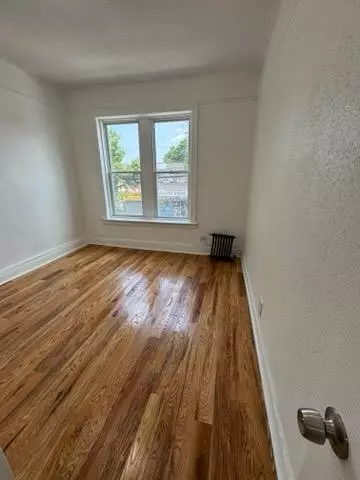 Jamaica, NY 11433,105-14 177th ST