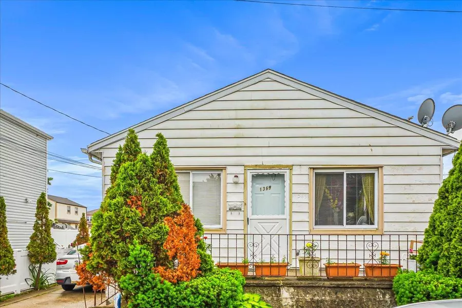 1369 News AVE, Elmont, NY 11003