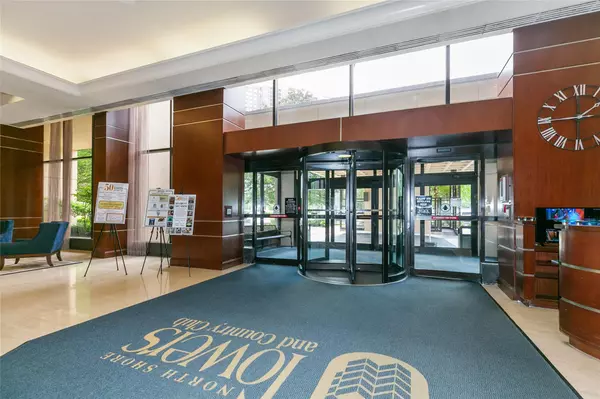 Floral Park, NY 11005,271-10 Grand Central Pkwy #27N