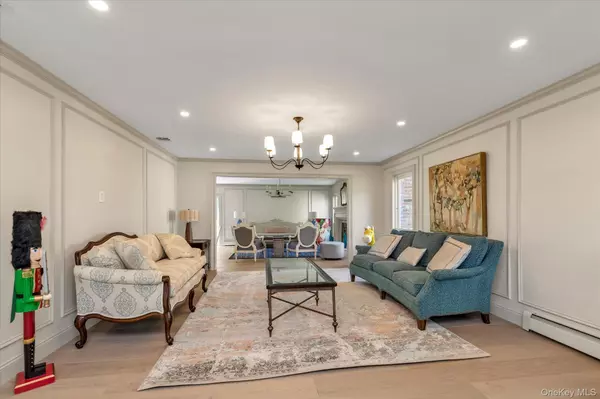 Woodbury, NY 11797,6 Victor LN