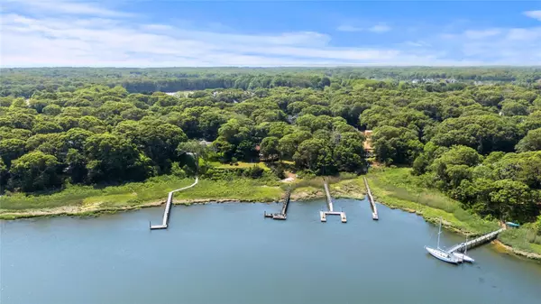 Mattituck, NY 11952,935 Meday AVE