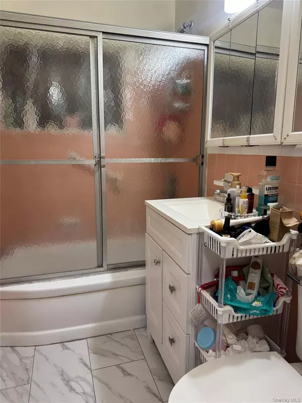 Queens Village, NY 11427,87-56 Francis Lewis Blvd #B31