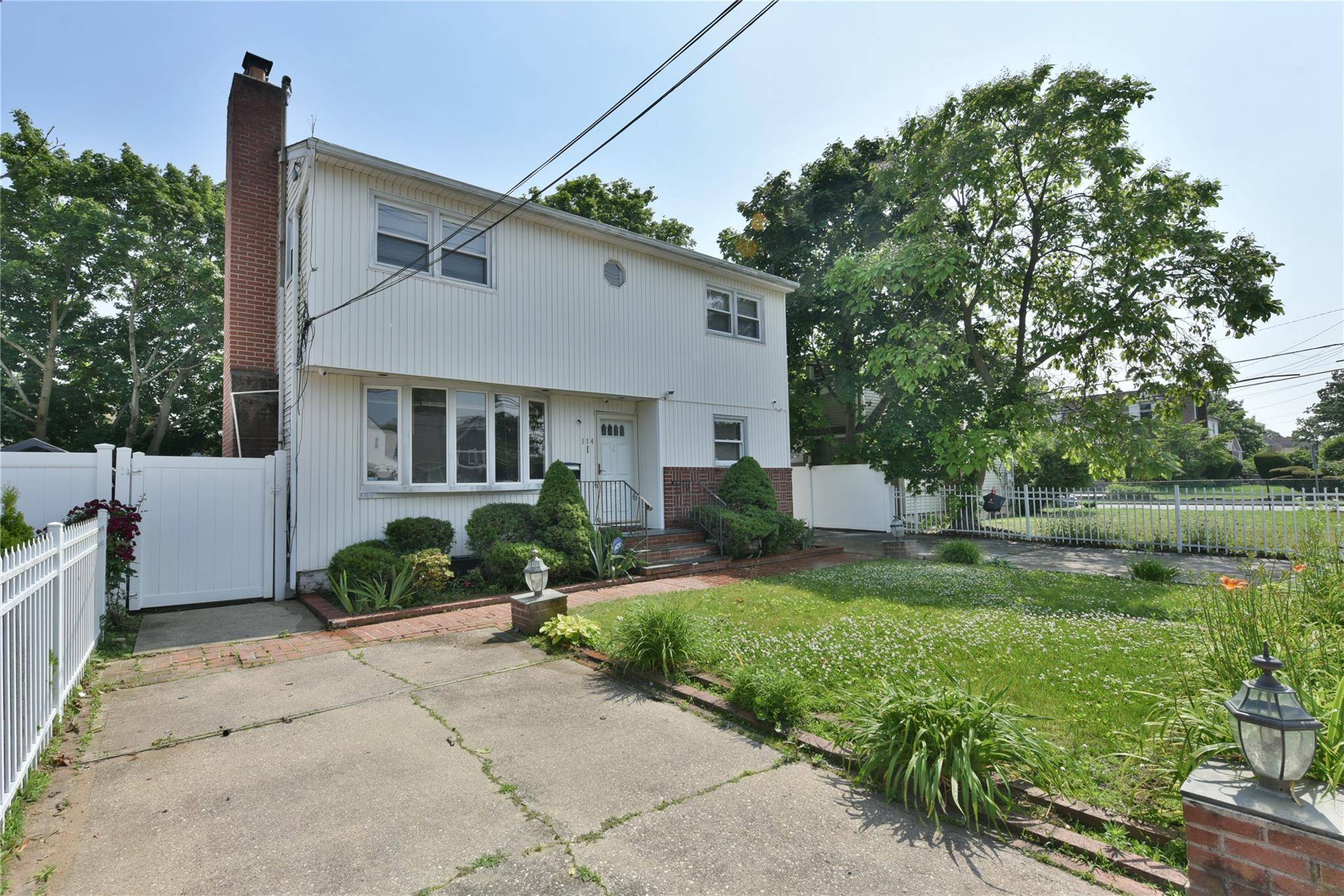 Roosevelt, NY 11575,114 Frederick AVE