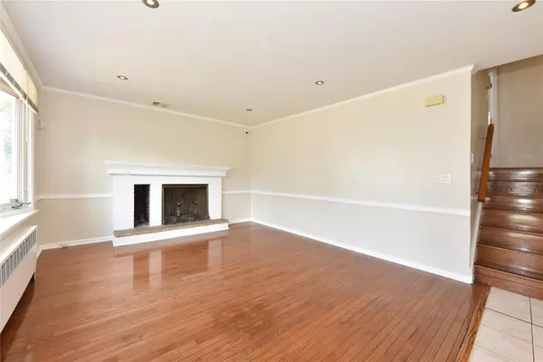 Roosevelt, NY 11575,114 Frederick AVE