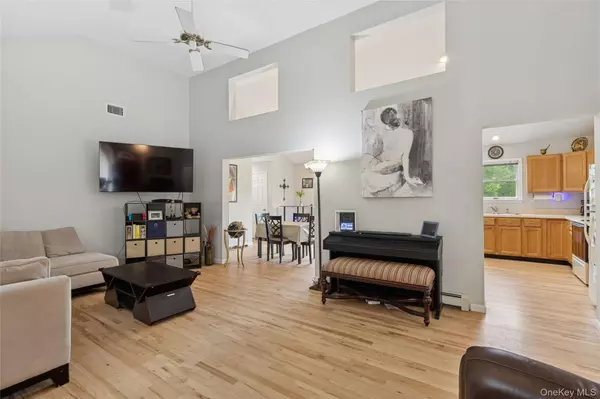 Aquebogue, NY 11931,84 Crystal DR