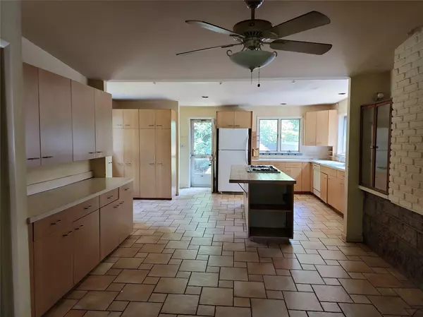 Glen Cove, NY 11542,2 High Pine