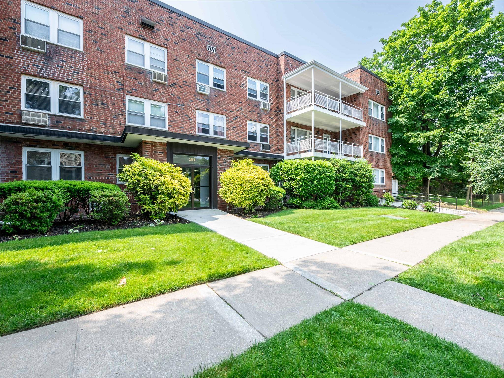 Great Neck, NY 11021,20 Hillpark #1G