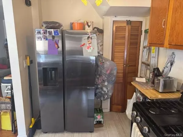 Jackson Heights, NY 11372,33-42 70 ST