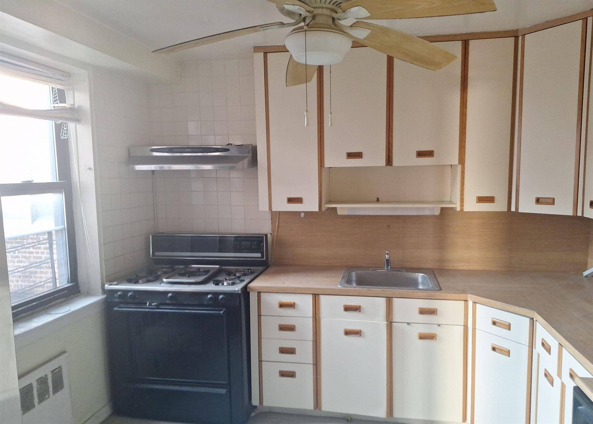Bronx, NY 10458,2866 Marion AVE #4C