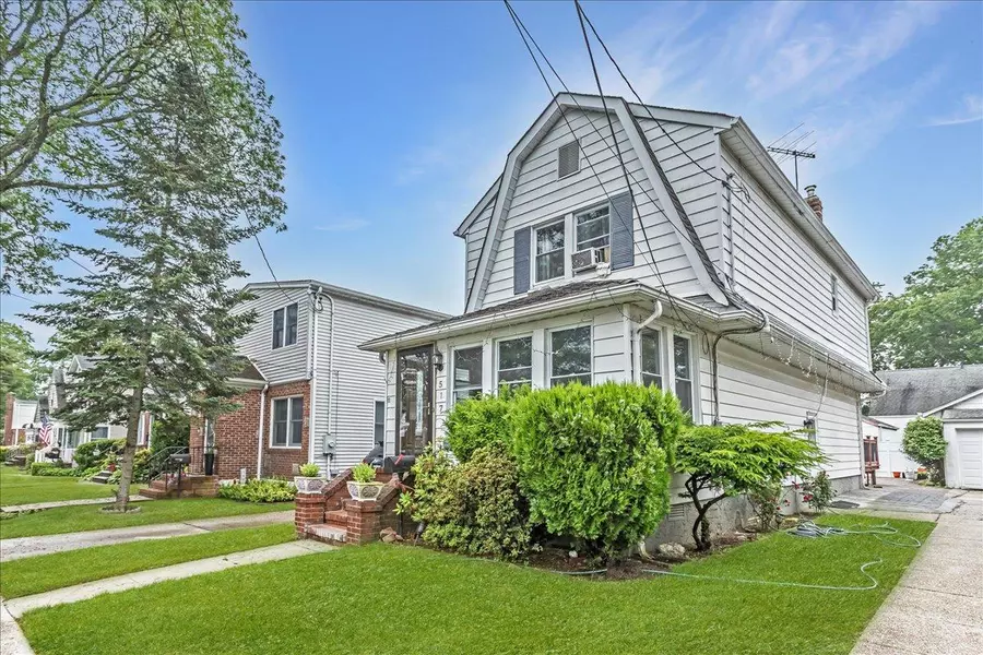 517 N 2nd ST, New Hyde Park, NY 11040