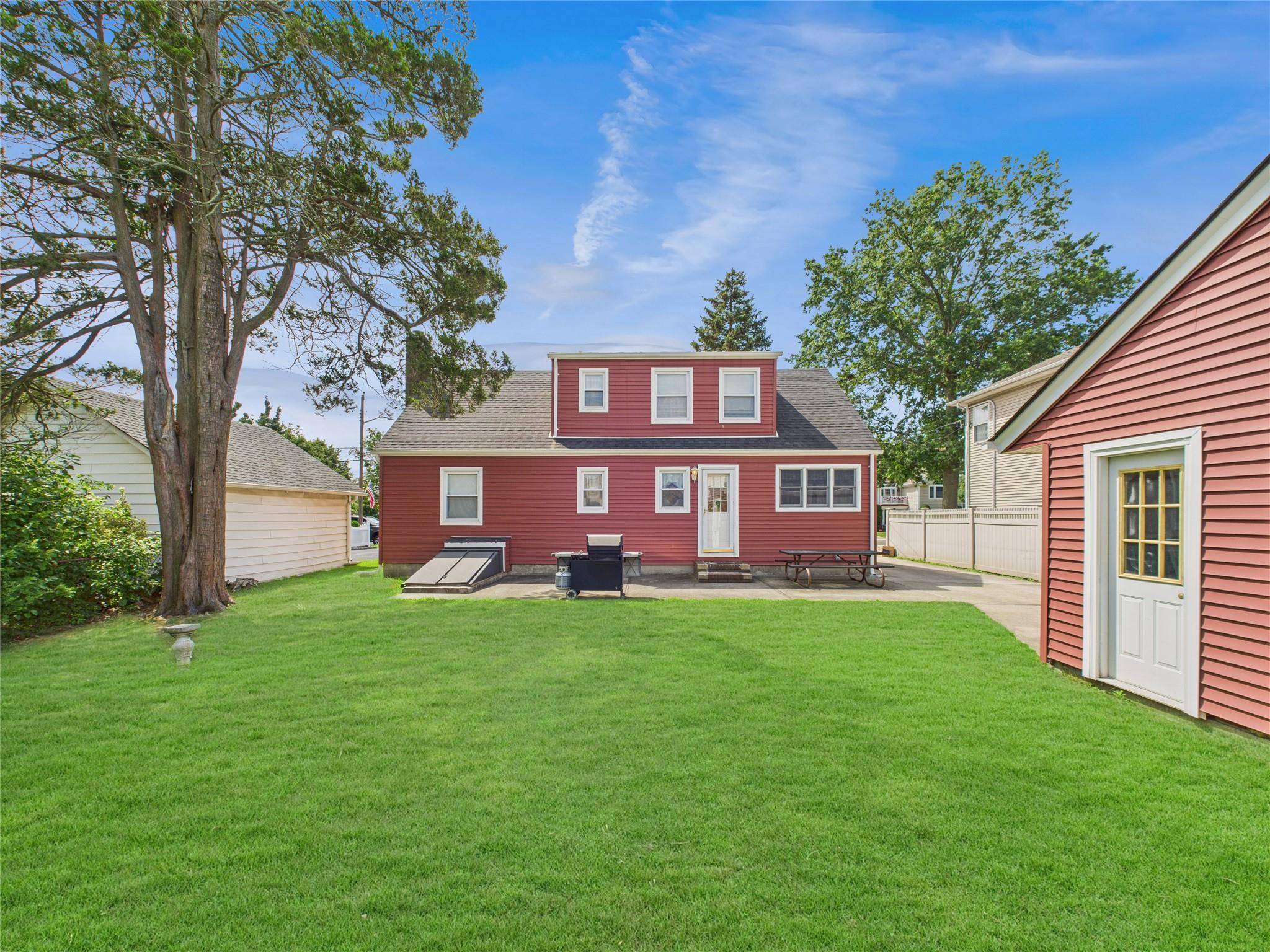 Hicksville, NY 11801,122 6th ST