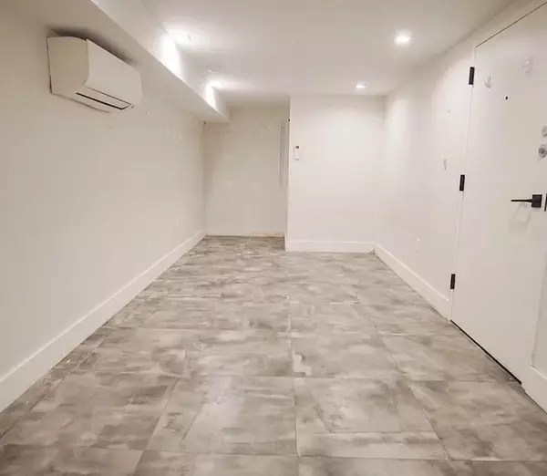 Ridgewood, NY 11385,609 Seneca AVE