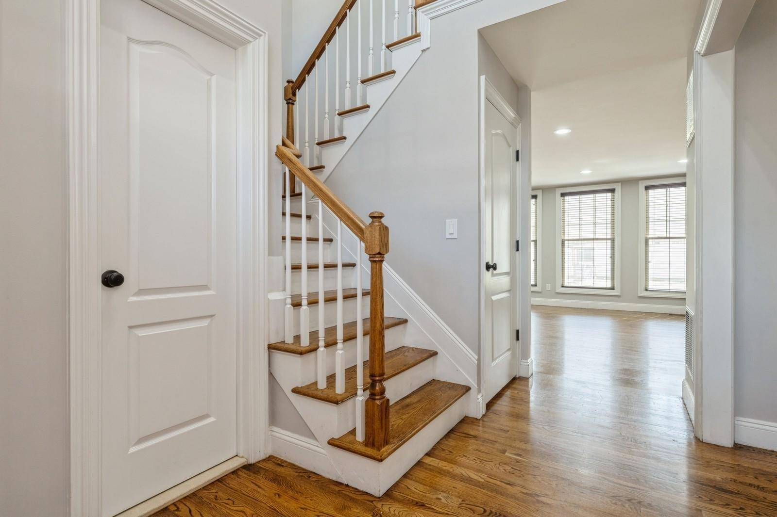 East Meadow, NY 11554,413 Robyn PL